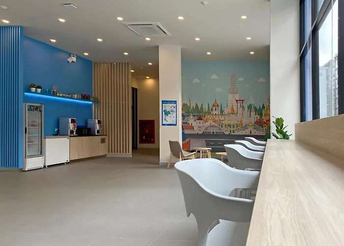 Hotel Hop Krung Thonburi Station 2*