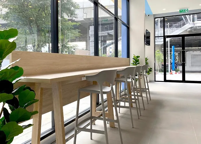 Hotel Hop Krung Thonburi Station