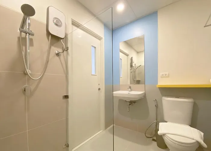 Hotel Hop Krung Thonburi Station 2*